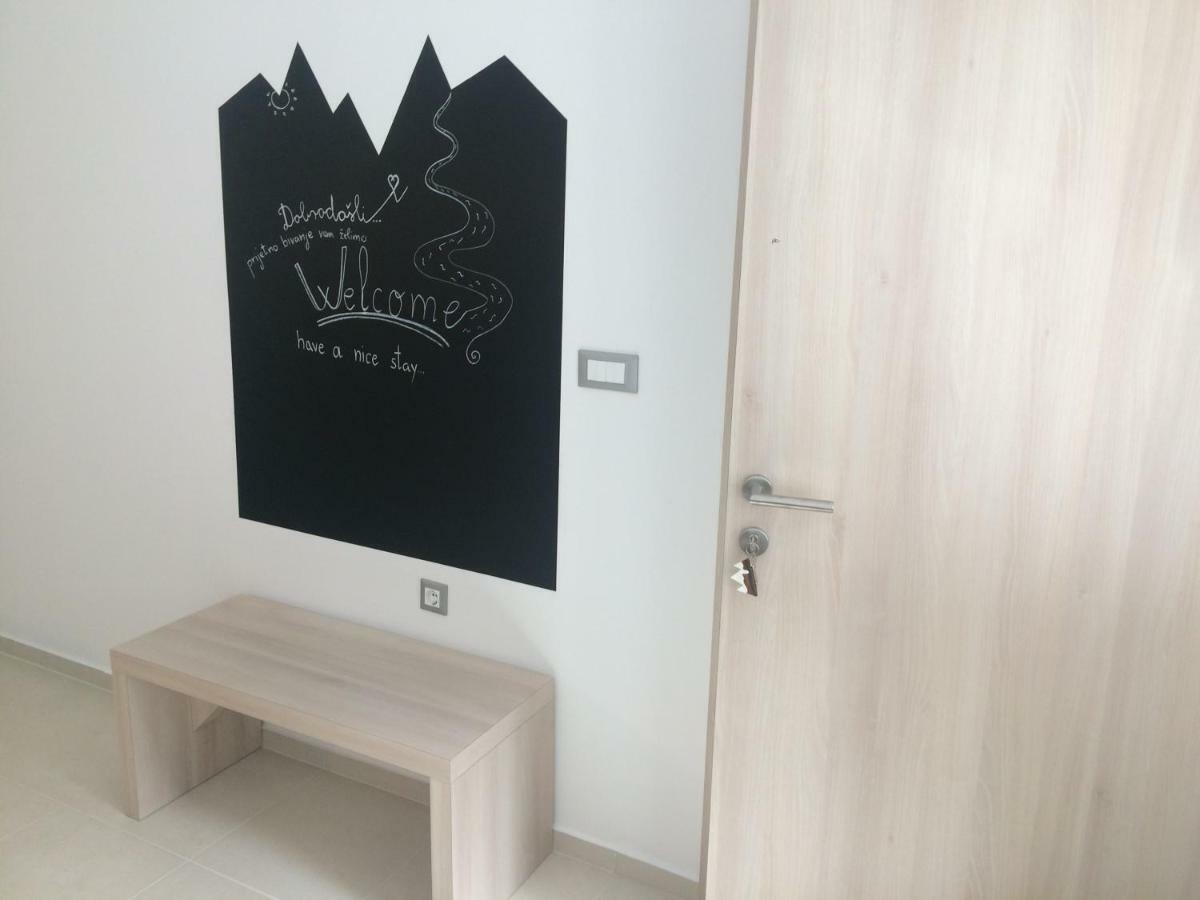 Hisa Urska Lägenhet Log pod Mangartom Exteriör bild