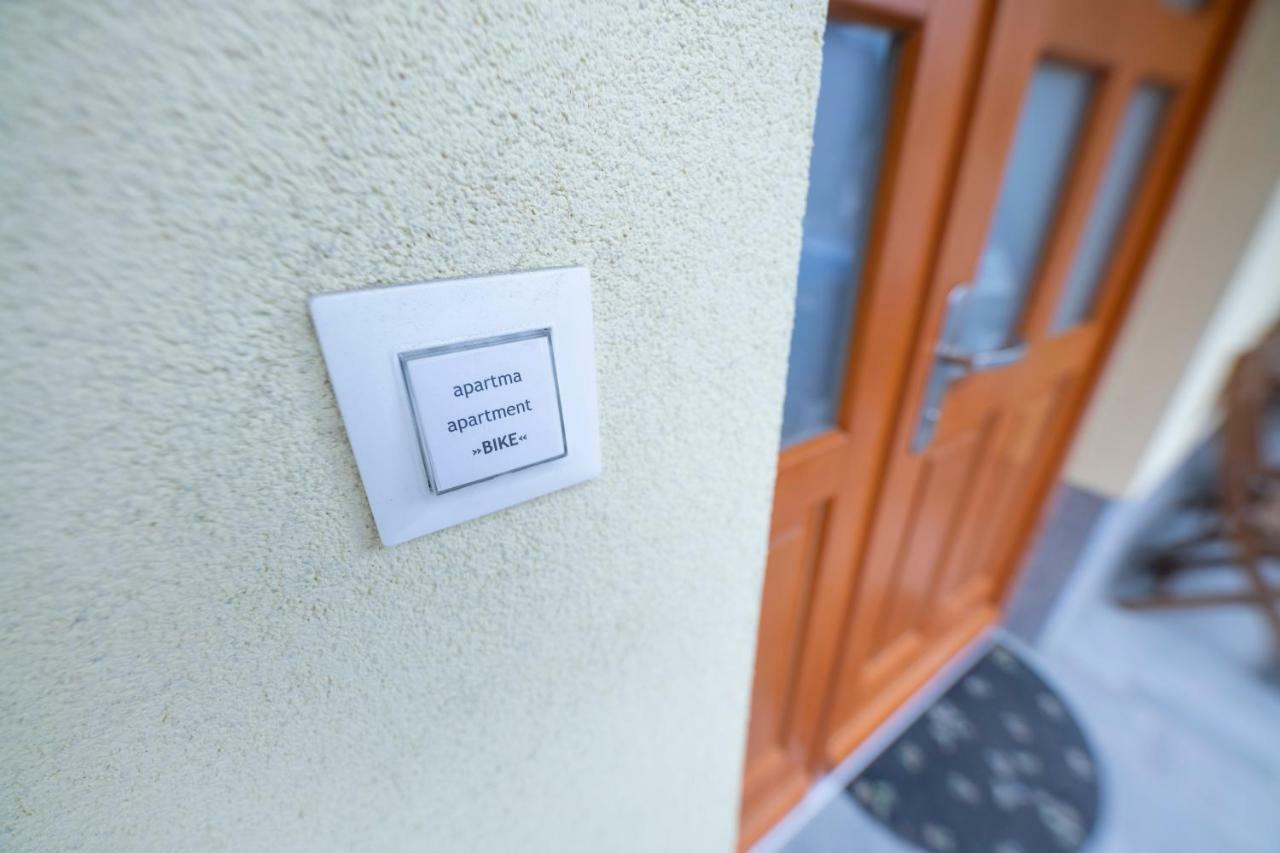 Hisa Urska Lägenhet Log pod Mangartom Exteriör bild