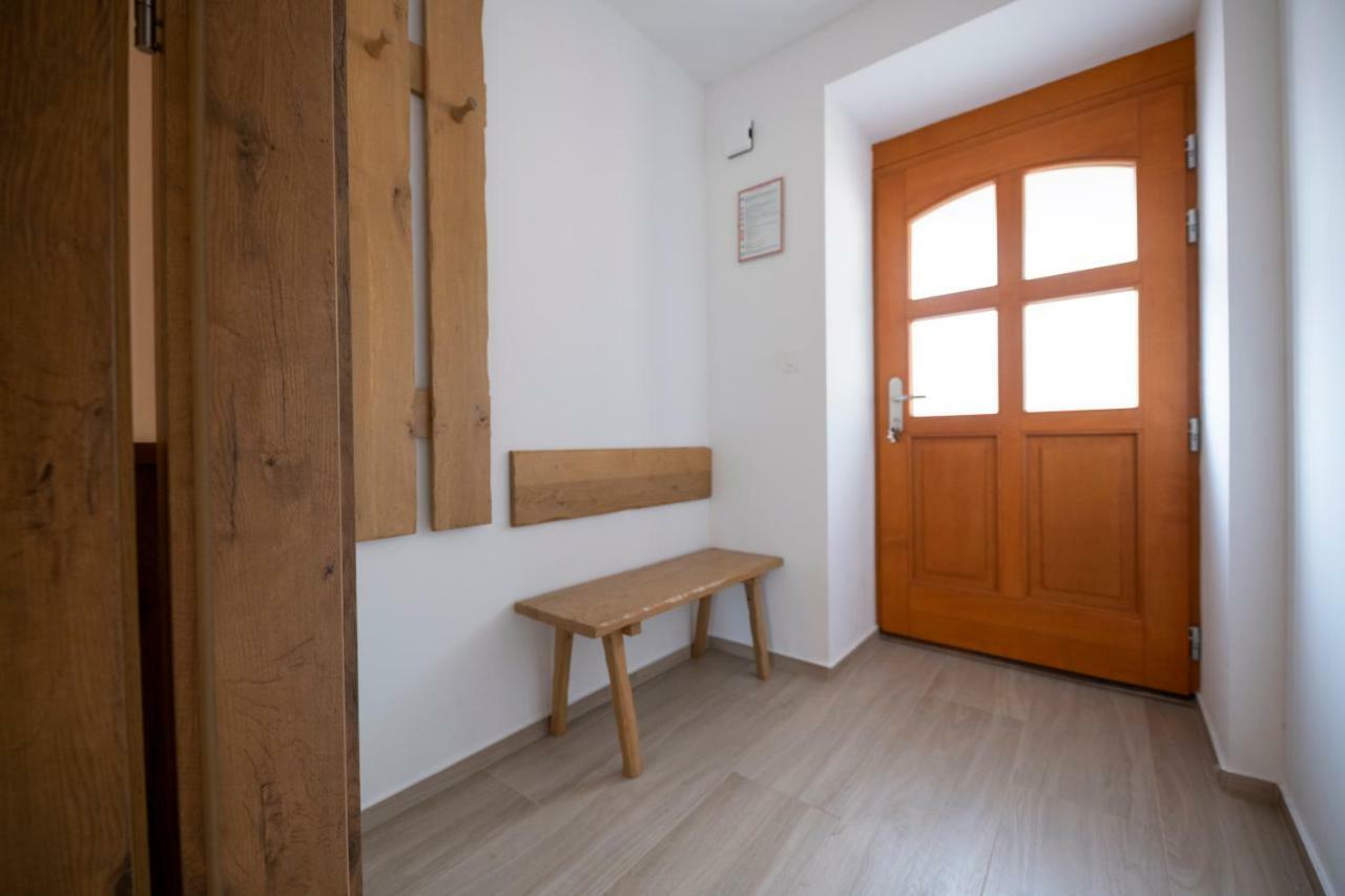 Hisa Urska Lägenhet Log pod Mangartom Exteriör bild
